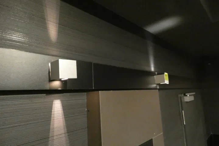 2x Leiste mit Spot